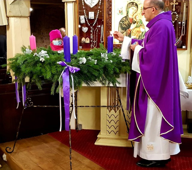 Adwent 2021r. - poświęcenie wieńca adwentowego i pierwsze roraty