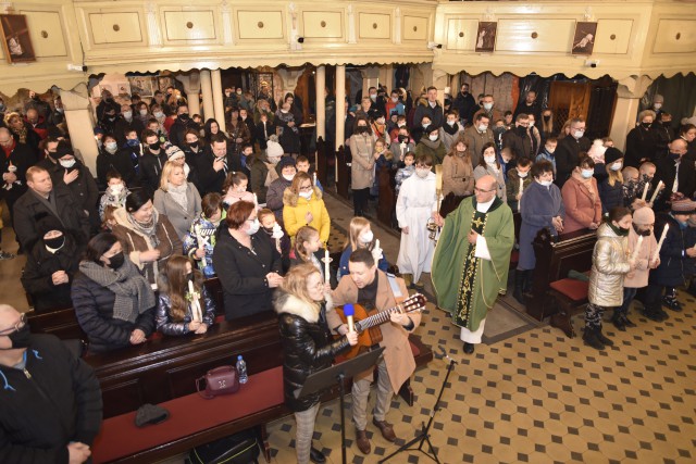 06.02.2022r. - poświęcenie świec dzieci pierwszokomunijnych