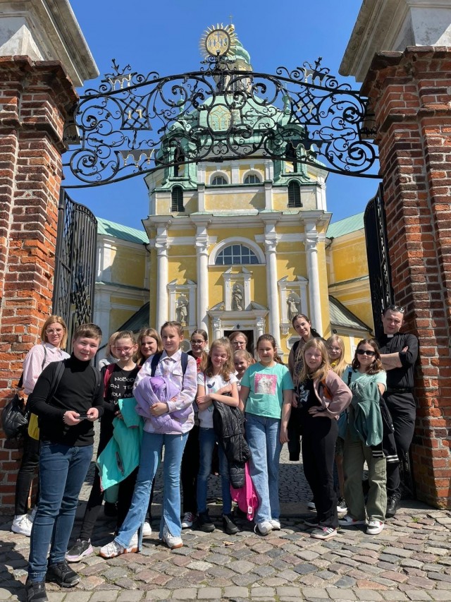22.04.2023 r. - Pielgrzymka Eucharystycznego Ruchu Młodych do Sanktuarium Matki Bożej Róży Duchownej w Gostyniu