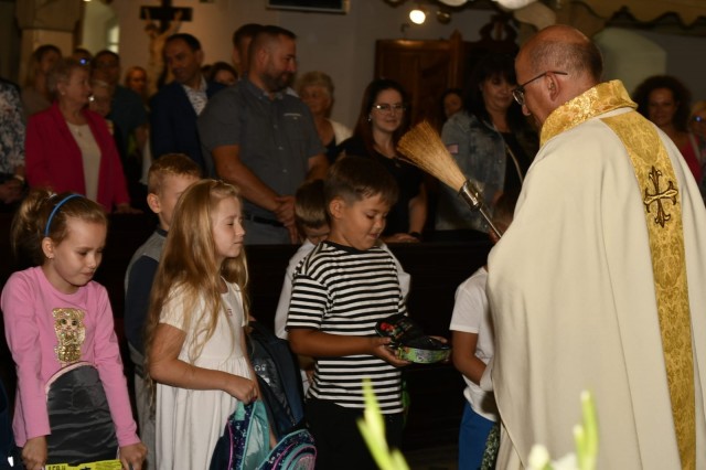 03.09.2023 r. - Poświecenie tornistrów i przyborów szkolnych