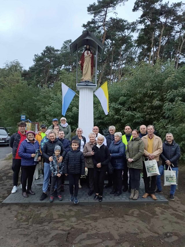 25.10.2023 r. - Poświęcenie odrestaurowanej figury NSPJ w Przyłęku