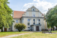 Kościół i okolica