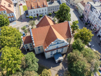 Kościół i okolica