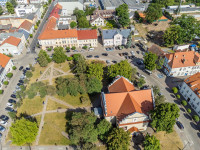 Kościół i okolica