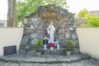 Kościół i okolica