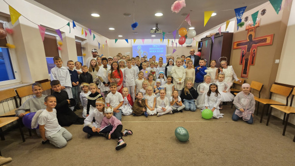 Bal świętych dla dzieci