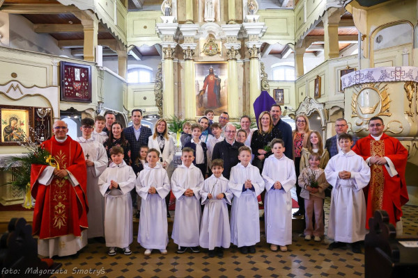 Przyjęcie sześciu chłopców do grona ministrantów
