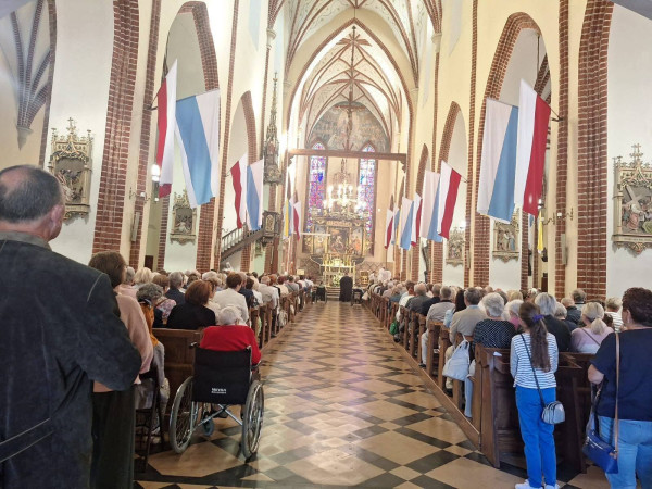 pielgrzymka do Sanktuarium Matki Bożej Pocieszenia Szamotuł Pani