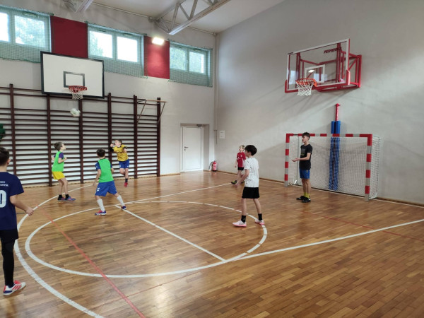 Trening piłkarski ministrantów